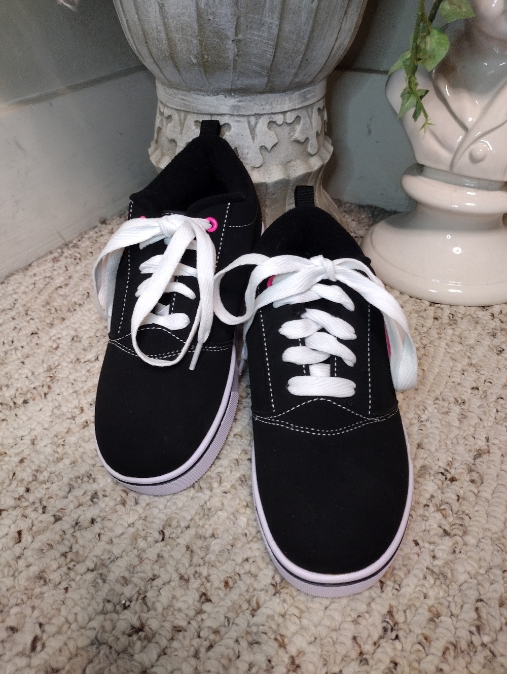 Heelys Kolect Kids Black & Hot Pink Suede Wheeled Sneakers - Picture 3 of 9